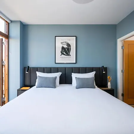 Staycity Augustine Apartmanhotel 3*